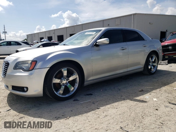 2012 Chrysler 300 S z VIN 2C3CCABG2CH140432, wystawiony jako Copart lot #60916765 z przebiegiem 170 042 mil mil oraz Czysty tytuł • Clean title. Historia ofert i sprzedaży dostępna na DreamBid. Obrazek 1.