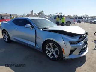 2017 Chevrolet Camaro 1LT z VIN 1G1FB1RS0H0146367, wystawiony jako IAAI lot #42343908 z przebiegiem 82 747 mil mil oraz . Historia ofert i sprzedaży dostępna na DreamBid. Obrazek 1.
