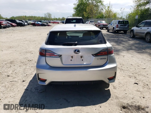 2014 Lexus CT 200h z VIN JTHKD5BH5E2194001, wystawiony jako Copart lot #55929535 z przebiegiem 147 802 mil mil oraz Szkody całkowita. Historia ofert i sprzedaży dostępna na DreamBid. Obrazek 6.