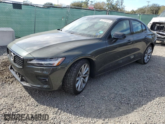 2021 Volvo S60 Momentum with VIN 7JR102FZ5MG108618, listed as a Copart auction lot 42124914 with 23,553 mi miles. Bid and sale history available at carsss.com. Image 1.