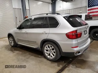 2013 BMW X5 xDrive35i z VIN 5UXZV4C5XD0B23352, wystawiony jako Copart lot #57481655 z przebiegiem 126 891 mil mil oraz Szkody całkowita. Historia ofert i sprzedaży dostępna na DreamBid. Obrazek 2.