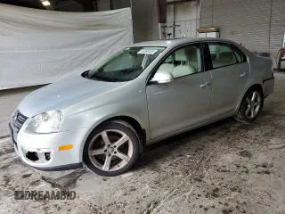 2010 Volkswagen Jetta SE с VIN 3VWRZ7AJ1AM066954, выставлен на аукционе Copart как лот 64360405 с пробегом 128 605 миль миль и Чистый • Clean title. История ставок и продаж доступна на DreamBid. Изображение 1.