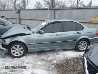 2005 BMW 3 Series 325i with VIN WBAEV33475KW16987, listed as a IAAI auction lot 41353913 with 211,222 mi miles. Bid and sale history available at carsss.com. Image 13.