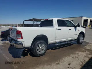 2024 Ram 2500 Big Horn z VIN 3C6UR5DL5RG100958, wystawiony jako Copart lot #56332725 z przebiegiem 24 686 mil mil oraz Czysty tytuł • Clean title. Historia ofert i sprzedaży dostępna na DreamBid. Obrazek 3.