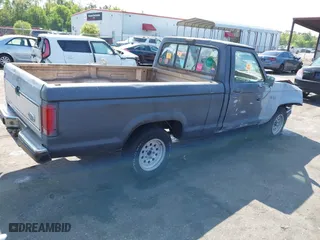1992 Ford Ranger XLT with VIN 1FTCR10X3NUB44356, listed as a IAAI auction lot 41995985 with 474,423 mi miles. Bid and sale history available at carsss.com. Image 4.