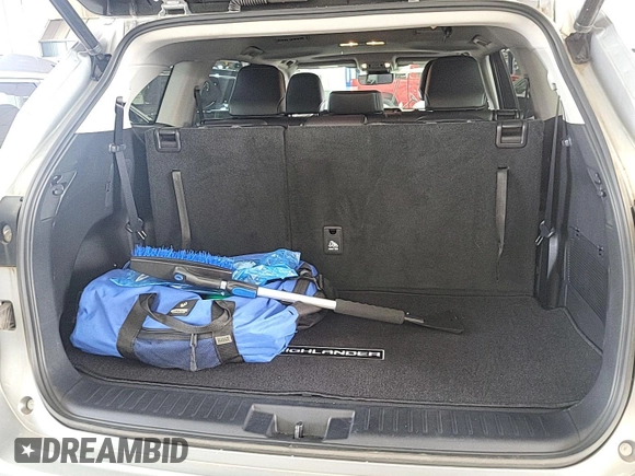2021 Toyota Highlander XLE with VIN 5TDHZRBH0MS558143, listed as a IAAI auction lot 42859323 with 41,722 mi miles and . Bid and sale history available at DreamBid. Image 10.