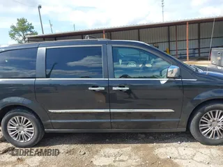 2015 Chrysler Town & Country Touring L with VIN 2C4RC1CG4FR509973, listed as a IAAI auction lot 42121743 with 199,183 mi miles and . Bid and sale history available at carsss.com. Image 13.