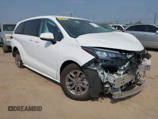 2025 Toyota Sienna LE z VIN 5TDKRKEC8SS245934, wystawiony jako IAAI lot #42274195 z przebiegiem 4 933 mil mil oraz . Historia ofert i sprzedaży dostępna na DreamBid. Obrazek 1.