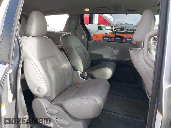 2018 Toyota Sienna XLE with VIN 5TDDZ3DC5JS205440, listed as a IAAI auction lot 41090557 with 50,775 mi miles. Bid and sale history available at carsss.com. Image 8.