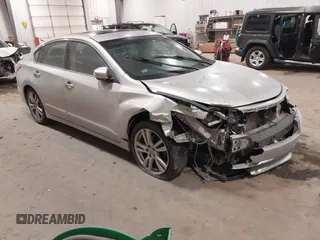 2013 Nissan Altima SL z VIN 1N4BL3AP4DC235640, wystawiony jako IAAI lot #41190246 z przebiegiem 86 784 mil mil oraz . Historia ofert i sprzedaży dostępna na DreamBid. Obrazek 1.