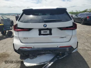 2023 BMW X1 xDrive28i z VIN WBX73EF02P5Y15293, wystawiony jako Copart lot #57629965 z przebiegiem 7 381 mil mil oraz Szkoda całkowita • Salvage title. Historia ofert i sprzedaży dostępna na DreamBid. Obrazek 6.