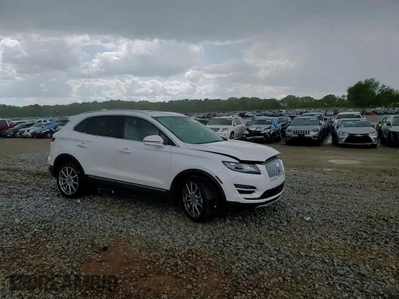 2019 Lincoln MKC Reserve с VIN 5LMCJ3C9XKUL20906, выставлен на аукционе Copart как лот 52814185 с пробегом 50 821 миль миль и Списание • Salvage title. История ставок и продаж доступна на DreamBid. Изображение 12.