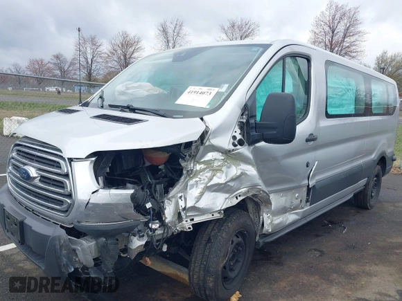 2018 Ford Transit Passenger XL z VIN 1FBZX2ZM2JKB02141, wystawiony jako IAAI lot #41914073 z przebiegiem 103 718 mil mil oraz . Historia ofert i sprzedaży dostępna na DreamBid. Obrazek 6.