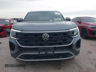 2024 Volkswagen Atlas SE с VIN 1V2JE2CA4RC248607, выставлен на аукционе IAAI как лот 42105089 с пробегом 8 321 миль миль и . История ставок и продаж доступна на DreamBid. Изображение 12.