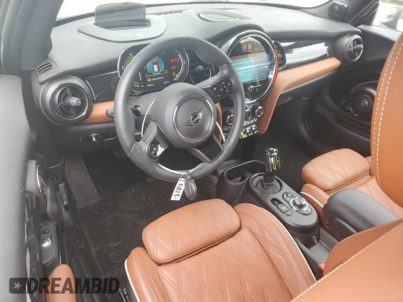 2023 MINI Hardtop Cooper SE z VIN WMW13DJ07P2T83092, wystawiony jako Copart lot #49223965 z przebiegiem 9 596 mil mil oraz Szkoda całkowita • Salvage title. Historia ofert i sprzedaży dostępna na DreamBid. Obrazek 8.