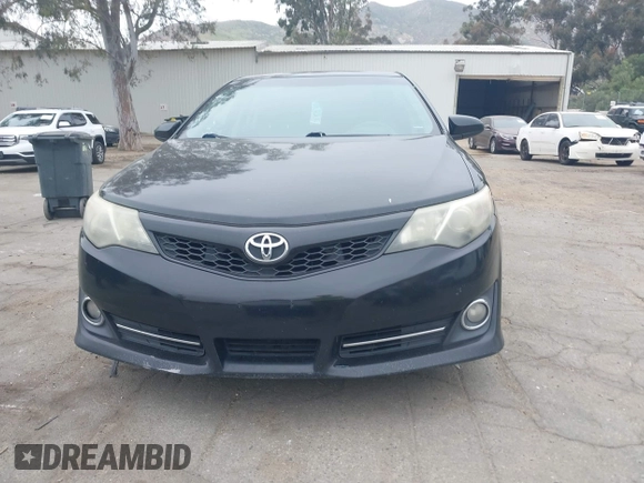 2014 Toyota Camry L with VIN 4T1BF1FK2EU816743, listed as a IAAI auction lot 42047519 with 266,904 mi miles. Bid and sale history available at carsss.com. Image 6.