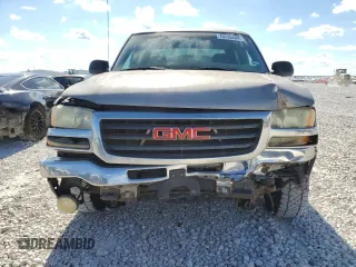 2003 GMC Sierra 1500HD SLE z VIN 1GTGC13U43F146395, wystawiony jako Copart lot #70795454 z przebiegiem 303 653 mil mil oraz Szkody całkowita. Historia ofert i sprzedaży dostępna na DreamBid. Obrazek 5.