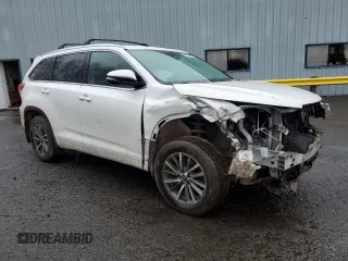 2017 Toyota Highlander XLE z VIN 5TDJZRFH8HS392519, wystawiony jako Copart lot #44079265 z przebiegiem 84 065 mil mil oraz Szkoda całkowita • Salvage title. Historia ofert i sprzedaży dostępna na DreamBid. Obrazek 4.