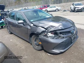 2019 Toyota Camry Hybrid LE z VIN 4T1B31HK0KU509265, wystawiony jako IAAI lot #42014204 z przebiegiem 136 560 mil mil oraz . Historia ofert i sprzedaży dostępna na DreamBid. Obrazek 1.