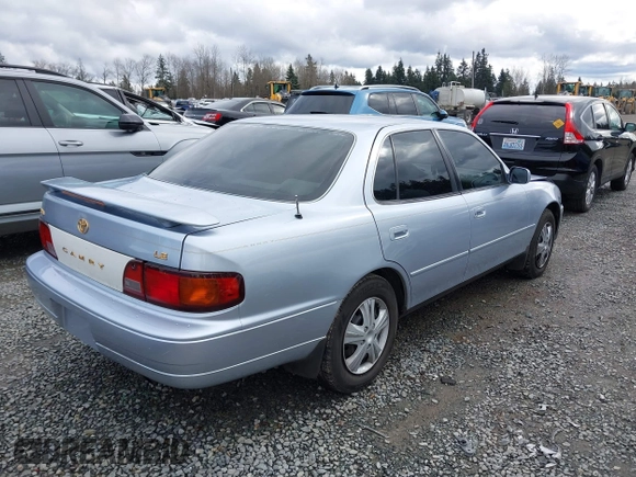 1996 Toyota Camry DX with VIN JT2BG12K2T0396941, listed as a IAAI auction lot 41593032 with 205,514 mi miles. Bid and sale history available at carsss.com. Image 4.