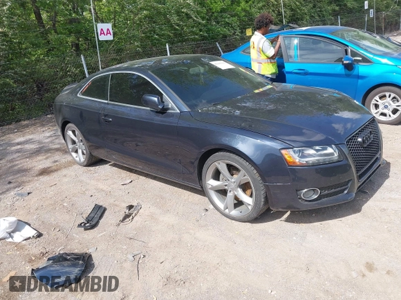 2012 Audi A5 Premium Plus z VIN WAULFAFR3CA028085, wystawiony jako IAAI lot #42181163 z przebiegiem 112 134 mil mil oraz . Historia ofert i sprzedaży dostępna na DreamBid. Obrazek 1.