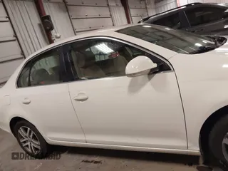 2005 Volkswagen Jetta 2.5L with VIN 3VWSF71K55M627164, listed as a IAAI auction lot 41472265 with 233,937 mi miles and . Bid and sale history available at DreamBid. Image 14.