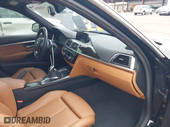 2016 BMW 3 Series 328i z VIN WBA8E9G53GNT85106, wystawiony jako IAAI lot #42038571 z przebiegiem 133 184 mil mil oraz . Historia ofert i sprzedaży dostępna na DreamBid. Obrazek 5.