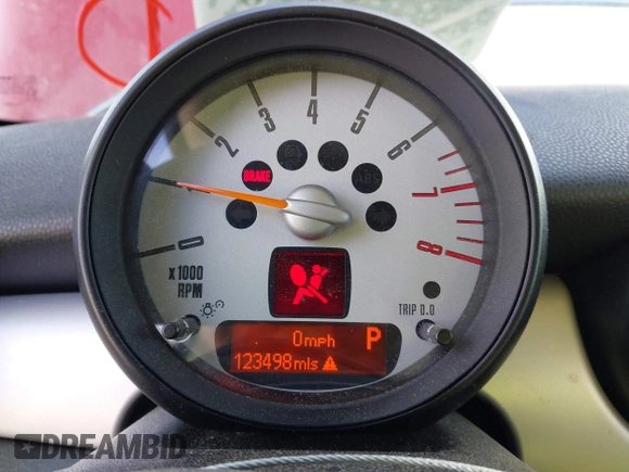 2012 MINI Hardtop with VIN WMWSU3C59CT260497, listed as a IAAI auction lot 42083090 with 123,498 mi miles and . Bid and sale history available at DreamBid. Image 7.
