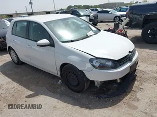 2013 Volkswagen Golf w/Conv & Sunroof z VIN WVWDB7AJ3DW137562, wystawiony jako IAAI lot #41831089 z przebiegiem 121 647 mil mil oraz . Historia ofert i sprzedaży dostępna na DreamBid. Obrazek 1.