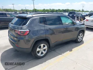 2020 Jeep Compass Latitude with VIN 3C4NJCBB3LT136018, listed as a IAAI auction lot 41915073 with 80,785 mi miles and . Bid and sale history available at carsss.com. Image 4.