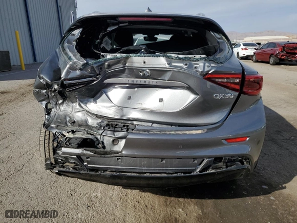 2019 Infiniti QX30 ESSENTIAL with VIN SJKCH5CP5KA010822, listed as a Copart auction lot 75909634 with 33,563 mi miles and Salvage Title. Bid and sale history available at carsss.com. Image 6.