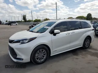 2021 Toyota Sienna XLE with VIN 5TDYRKEC5MS047289, listed as a Copart auction lot 54144785 with 31,350 mi miles and Clean Title. Bid and sale history available at DreamBid. Image 1.
