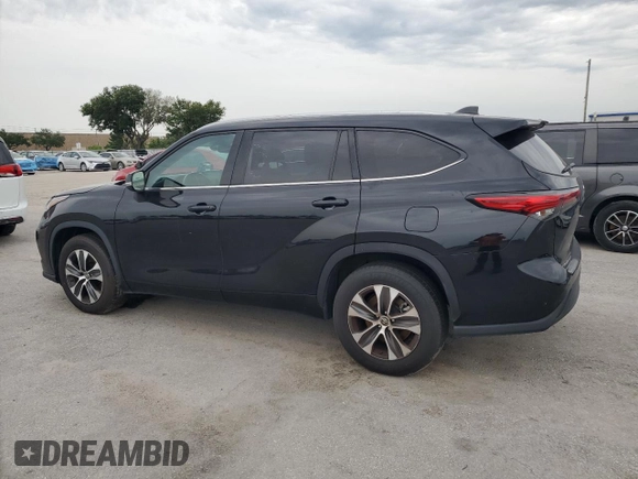 2022 Toyota Highlander XLE z VIN 5TDGZRAH4NS127982, wystawiony jako Copart lot #58969415 z przebiegiem 220 932 mil mil oraz Czysty tytuł • Clean title. Historia ofert i sprzedaży dostępna na DreamBid. Obrazek 2.