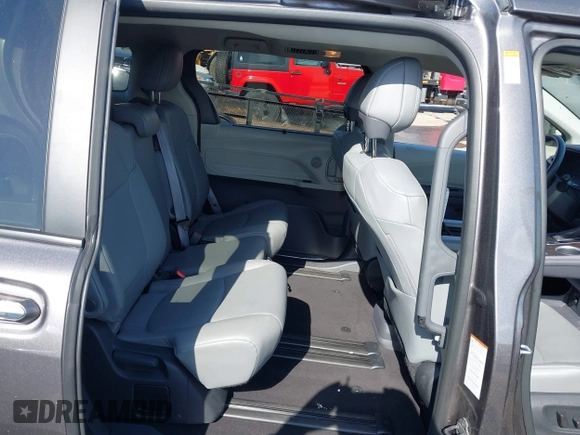 2024 Toyota Sienna XLE z VIN 5TDYRKEC1RS190859, wystawiony jako IAAI lot #41851312 z przebiegiem 43 858 mil mil oraz . Historia ofert i sprzedaży dostępna na DreamBid. Obrazek 8.
