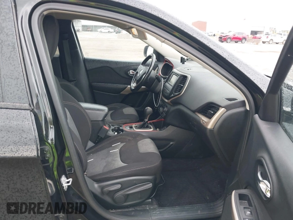 2017 Jeep Cherokee Sport z VIN 1C4PJLAB2HW641124, wystawiony jako IAAI lot #42155679 z przebiegiem 130 556 mil mil oraz . Historia ofert i sprzedaży dostępna na DreamBid. Obrazek 5.