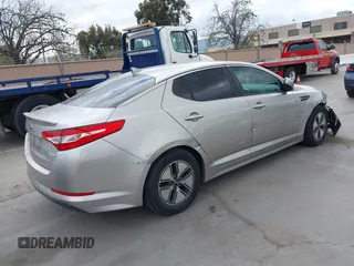 2013 Kia Optima EX z VIN KNAGM4AD5D5042830, wystawiony jako IAAI lot #41896311 z przebiegiem 232 104 mil mil oraz . Historia ofert i sprzedaży dostępna na DreamBid. Obrazek 4.