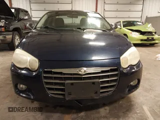 2005 Chrysler Sebring Touring z VIN 1C3EL56R15N659607, wystawiony jako IAAI lot #42102595 z przebiegiem 155 185 mil mil oraz . Historia ofert i sprzedaży dostępna na DreamBid. Obrazek 12.