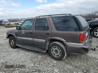 1998 GMC Jimmy SLE with VIN 1GKDT13W3W2555220, listed as a Copart auction lot 42743674 with 207,235 mi miles and Salvage Title. Bid and sale history available at carsss.com. Image 2.