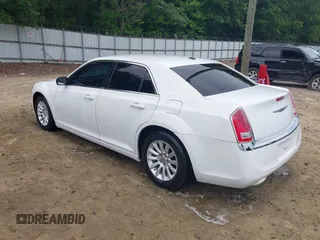 2014 Chrysler 300 z VIN 2C3CCAAG0EH376548, wystawiony jako IAAI lot #42288324 z przebiegiem 158 089 mil mil oraz . Historia ofert i sprzedaży dostępna na DreamBid. Obrazek 3.