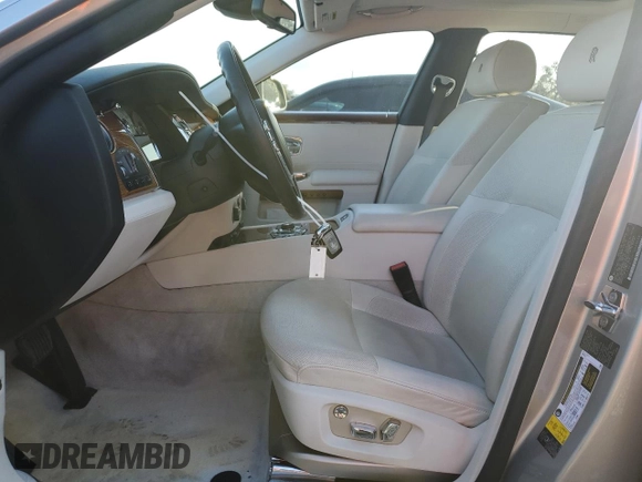 2012 Rolls-Royce Ghost z VIN SCA664L50CUX65544, wystawiony jako Copart lot #45107245 z przebiegiem 49 206 mil mil oraz Szkody całkowita. Historia ofert i sprzedaży dostępna na DreamBid. Obrazek 7.