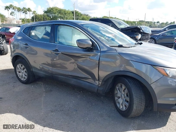 2019 Nissan Rogue Sport S with VIN JN1BJ1CR1KW333834, listed as a IAAI auction lot 41546787 with 61,980 mi miles. Bid and sale history available at carsss.com. Image 6.