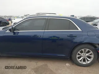 2015 Chrysler 300 Limited with VIN 2C3CCAAG5FH796498, listed as a IAAI auction lot 41520694 with 165,433 mi miles. Bid and sale history available at carsss.com. Image 14.