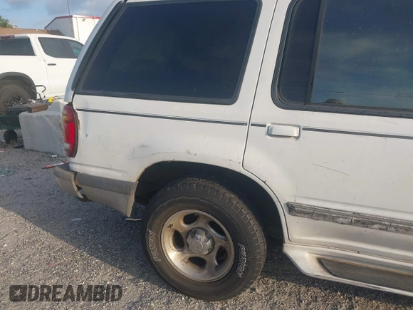 1998 Ford Explorer XLT z VIN 1FMZU32P9WZC01127, wystawiony jako IAAI lot #42310558 z przebiegiem Nie podano mil oraz . Historia ofert i sprzedaży dostępna na DreamBid. Obrazek 12.