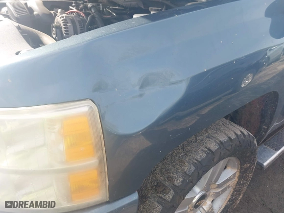 2007 Chevrolet Silverado 1500 LT w/1LT with VIN 1GCEC19JX7Z620827, listed as a IAAI auction lot 41912703 with 229,999 mi miles. Bid and sale history available at carsss.com. Image 6.