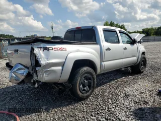 2013 Toyota Tacoma with VIN 3TMLU4EN7DM132916, listed as a Copart auction lot 59885795 with 196,011 mi miles and Salvage title. Bid and sale history available at DreamBid. Image 3.