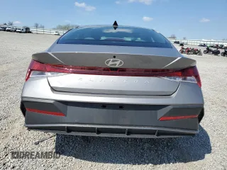 2024 Hyundai Elantra SEL z VIN KMHLM4DG2RU675916, wystawiony jako Copart lot #53043225 z przebiegiem 9 169 mil mil oraz Szkoda całkowita • Salvage title. Historia ofert i sprzedaży dostępna na DreamBid. Obrazek 6.