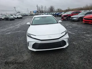 2025 Toyota Camry LE with VIN 4T1DAACK5SU004876, listed as a Copart auction lot 52281625 with 2,903 mi miles and Salvage Title. Bid and sale history available at carsss.com. Image 5.