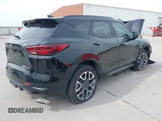 2024 Chevrolet Blazer RS z VIN 3GNKBERS5RS181954, wystawiony jako IAAI lot #42057083 z przebiegiem 10 701 mil mil oraz . Historia ofert i sprzedaży dostępna na DreamBid. Obrazek 4.