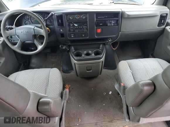 2007 Chevrolet Express Passenger z VIN 1GAHG39U571152181, wystawiony jako Copart lot #56238115 z przebiegiem 170 521 mil mil oraz Czysty tytuł • Clean title. Historia ofert i sprzedaży dostępna na DreamBid. Obrazek 8.