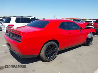 2018 Dodge Challenger SXT z VIN 2C3CDZAG6JH294667, wystawiony jako IAAI lot #42062200 z przebiegiem 84 911 mil mil oraz . Historia ofert i sprzedaży dostępna na DreamBid. Obrazek 4.